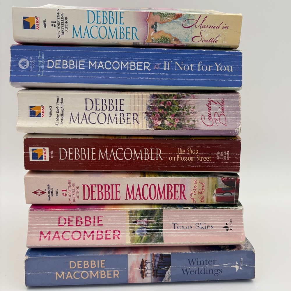 Bundle of seven Debbie Macomber Novels - Softcover Paperback Books